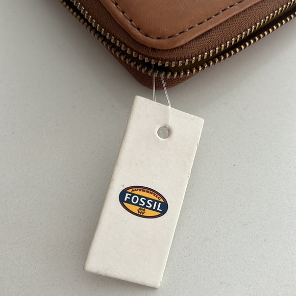 Fossil Camel Zip Clutch - Picture 4 of 4